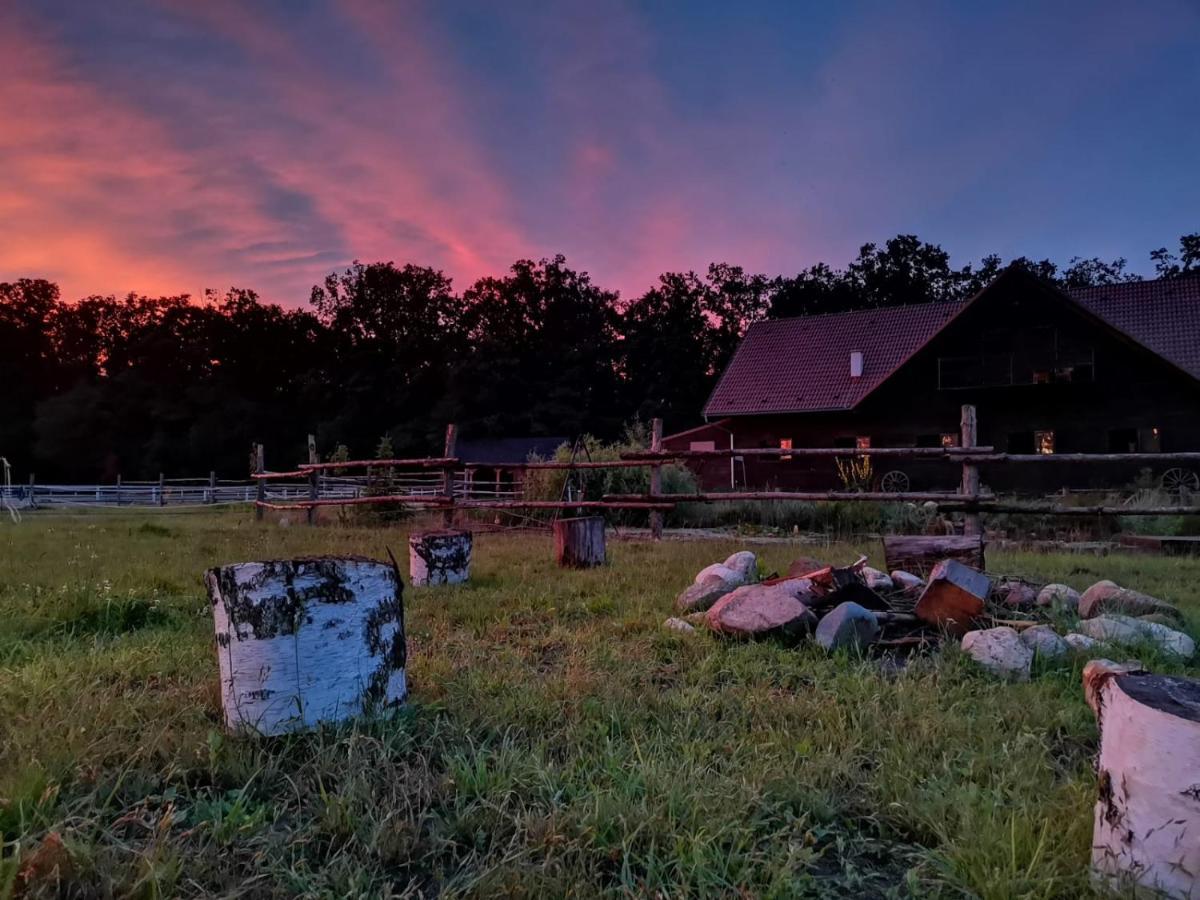 Stajnia Karczów Karczow Exterior foto
